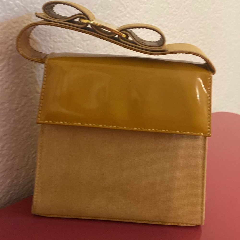 Ferragamo vintage handbag shoulder bag
With strap.